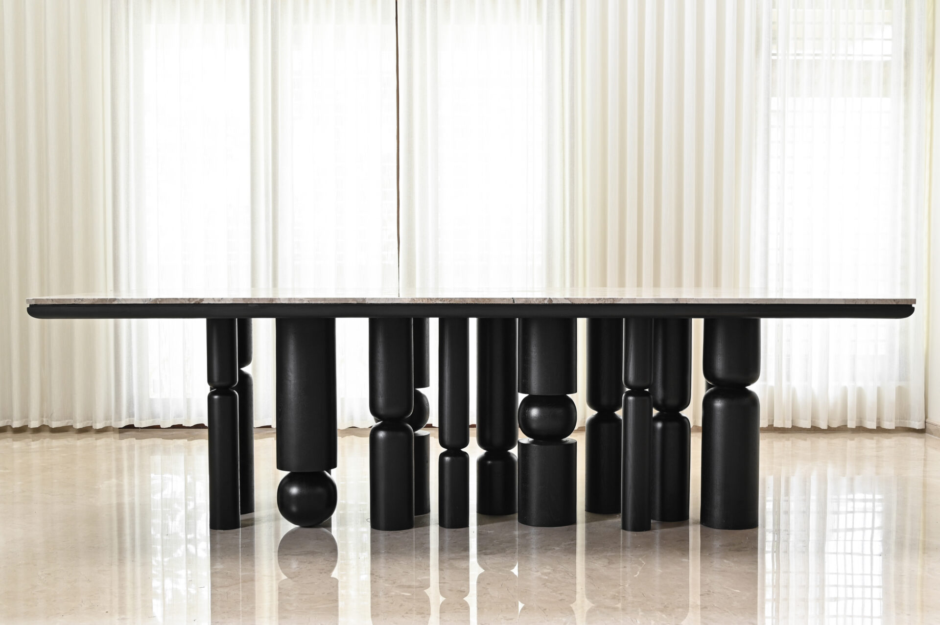 Maharaja Sixteen-Leg Table